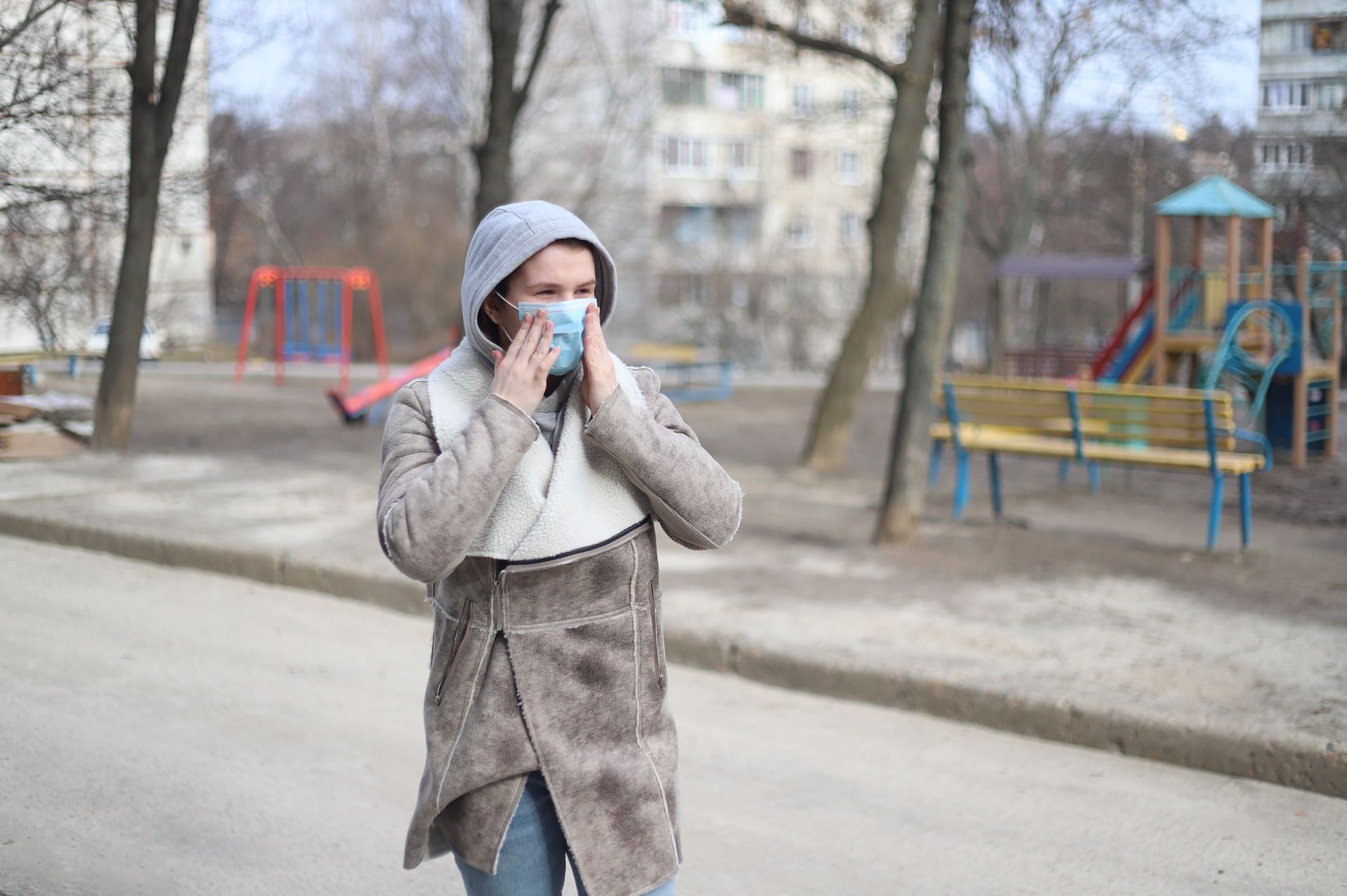 How to get rid of mucus in lungs naturally (image sourced via Pexels / Photo by evg)